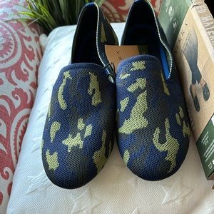 NEW Serra Womens Green/Blue Round Toe Slip On Flat Casual Washable Shoes SZ US 9